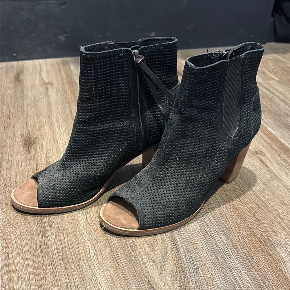 Toms wedges